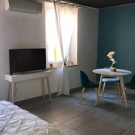 Studio Cocooning A 50 M Du Port, Classe 1 Etoile 카시스 외부 사진