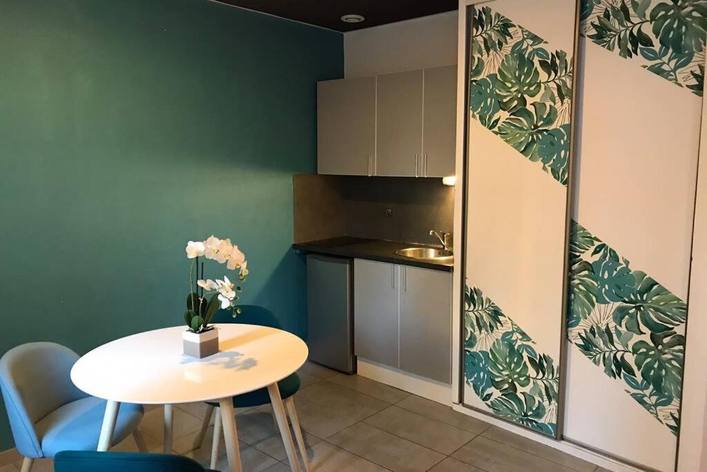 Studio Cocooning A 50 M Du Port, Classe 1 Etoile 카시스 외부 사진